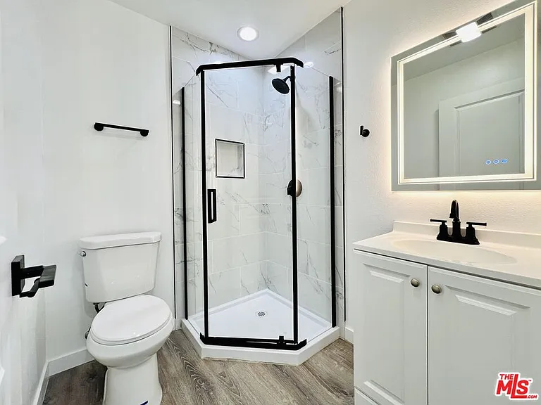 2628 N Beachwood Dr #7/8 — Photo 18