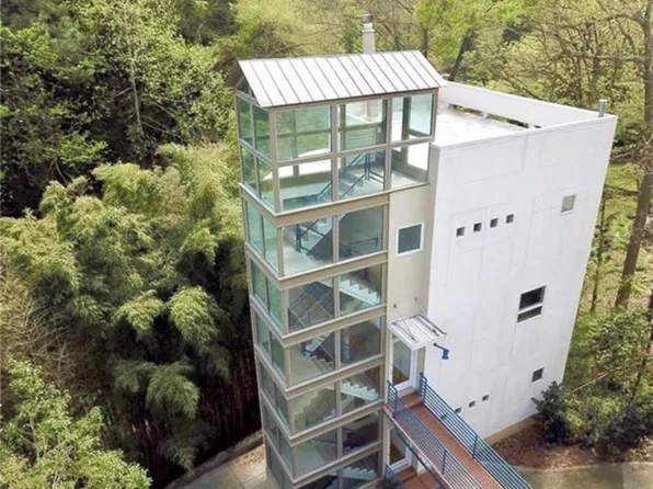 335 Eureka Dr NE, Atlanta, GA 30305