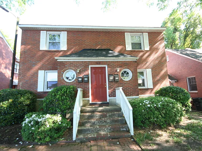 1404 W Chapel Hill St #C — Photo 2