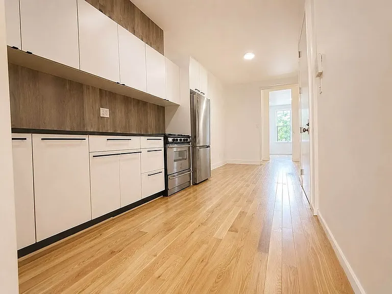 61 Ten Eyck St #2L — Photo 2
