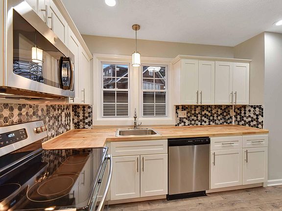 2nd image of 2929 Meadowbrook Blvd