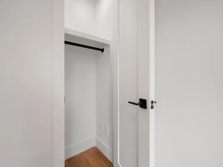 629 E 5th St #21 — Photo 6