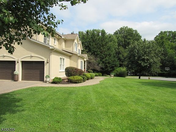 2nd image of 5 Pilgrim Ct