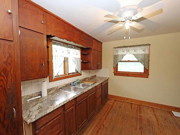 5th image of 118 Crystal Ave