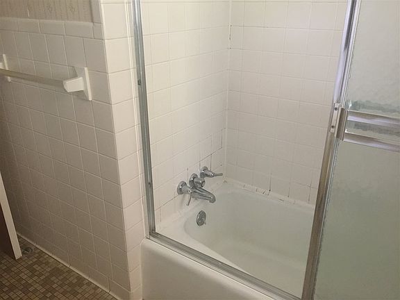 4th image of 506 Tar Springs Dr