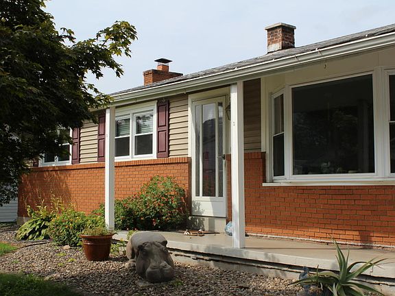 2nd image of 431 Hillside Dr