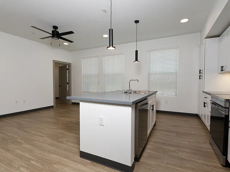 1404 Tabor St #103 — Photo 11
