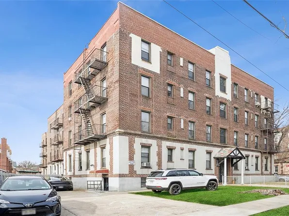 15816 Sanford Ave, Flushing, NY 11358