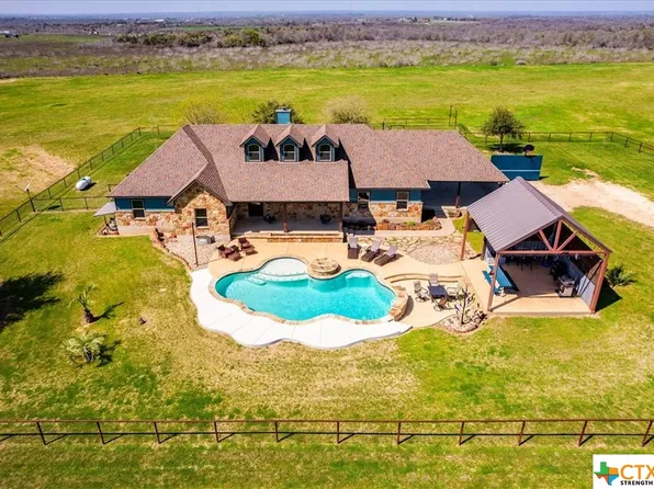 212 Bartsch Ln, Red Rock, TX 78662
