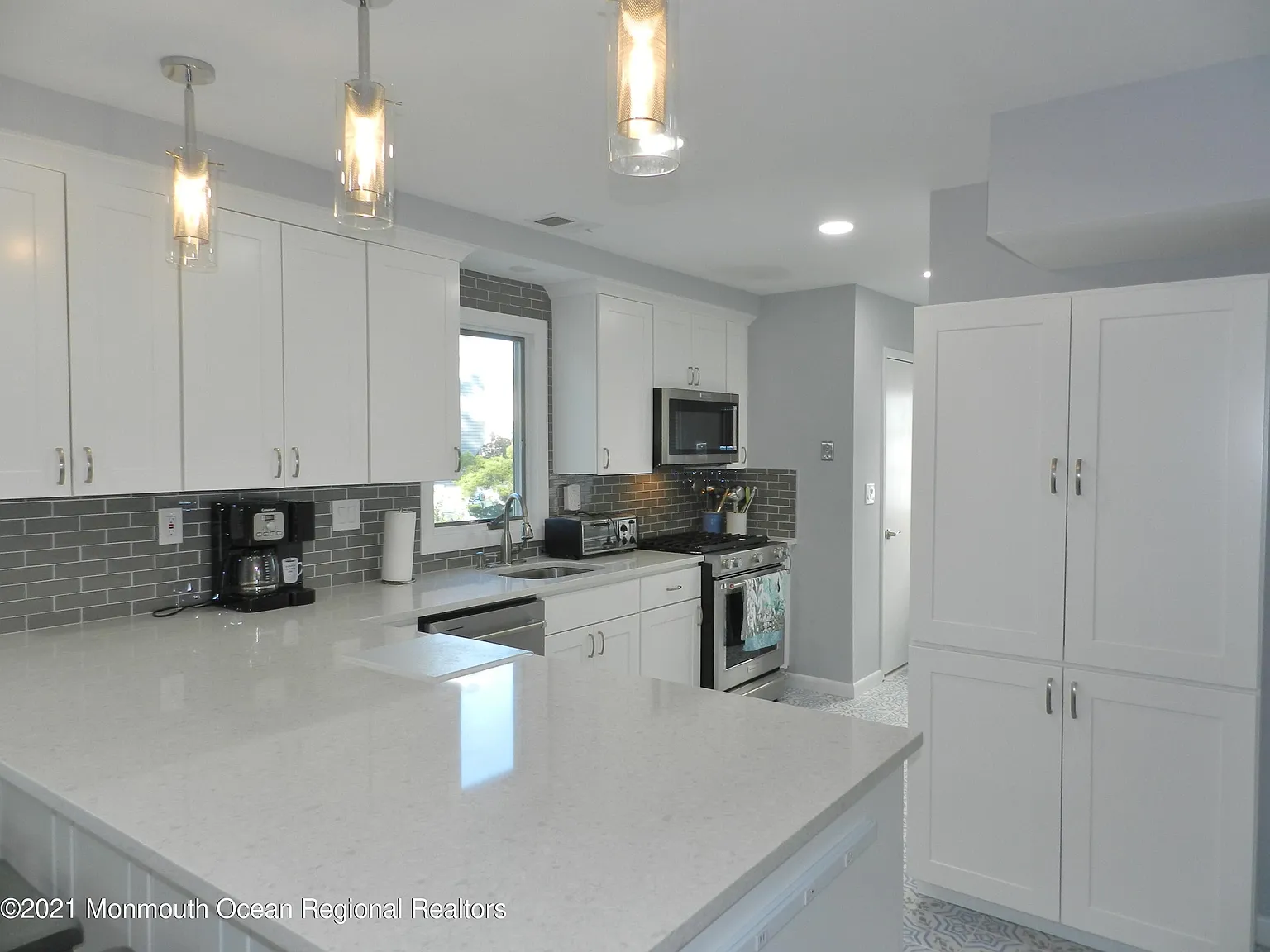 3 bed, 2.5 bath, $3,550 — Photo 2