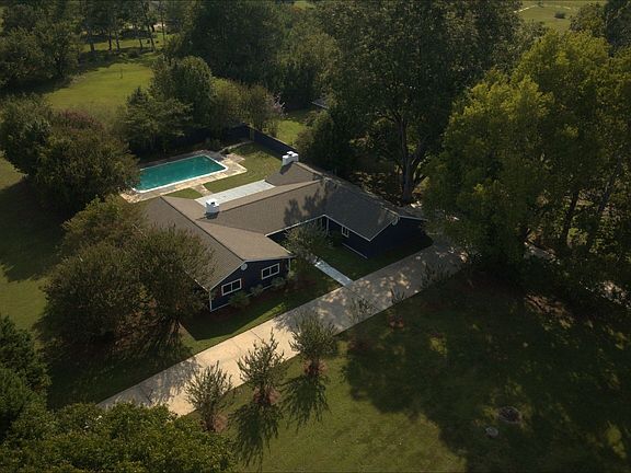 2nd image of 1591 Beville Dr