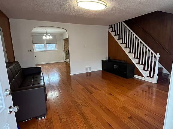 3rd image of 6650 Tackawanna St