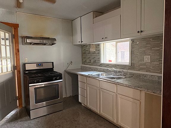 5th image of 306 W 3rd St