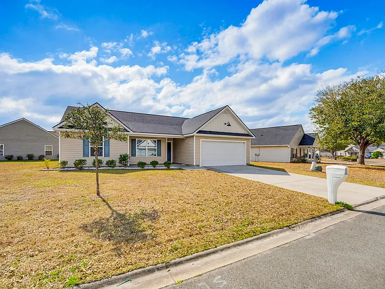 320 Honeycomb Ln — Photo 2