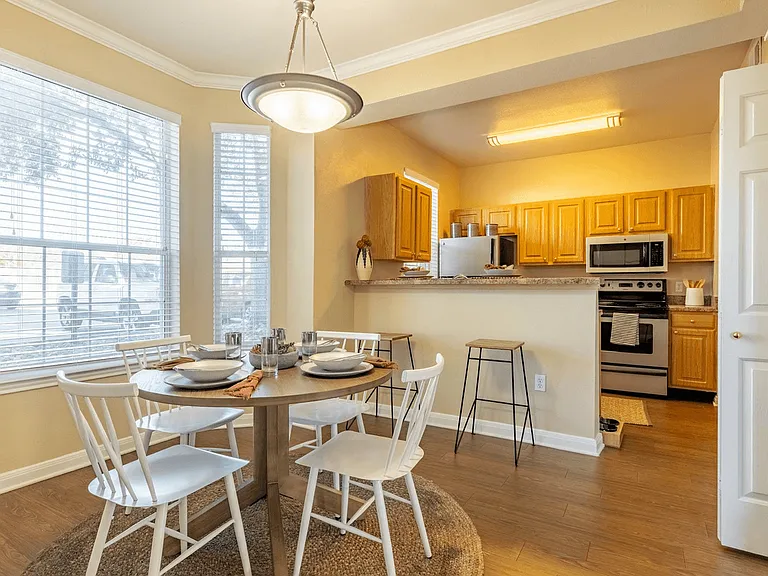The Estate on Quarry Lake Apartment Homes — Photo 55