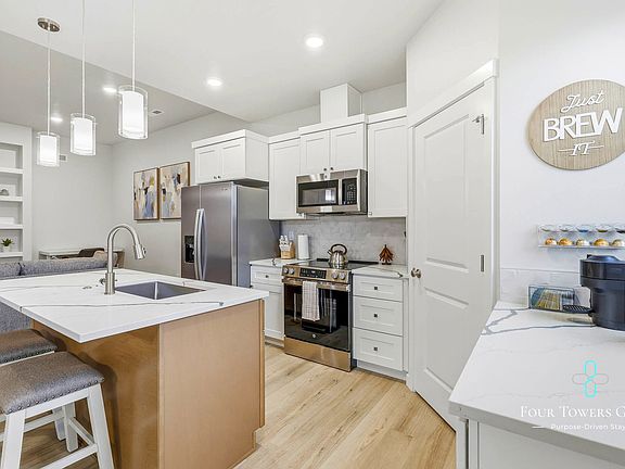 5th image of 1203 NE Emerald Dr