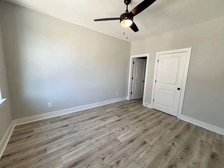 2703 Clark St Front Duplex — Photo 7