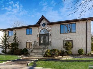 703 Day Ave, Ridgefield, NJ 07657