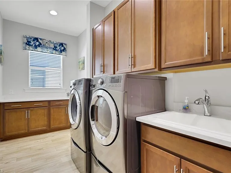 6394 Warwick Ave — Photo 22