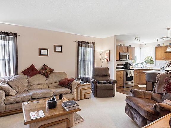 3rd image of 50 Snowbird Cres