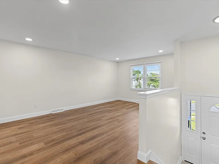 927 Edgemoor Rd — Photo 15