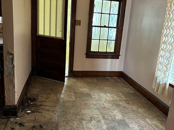 3rd image of 115 Weeping Oak Dr