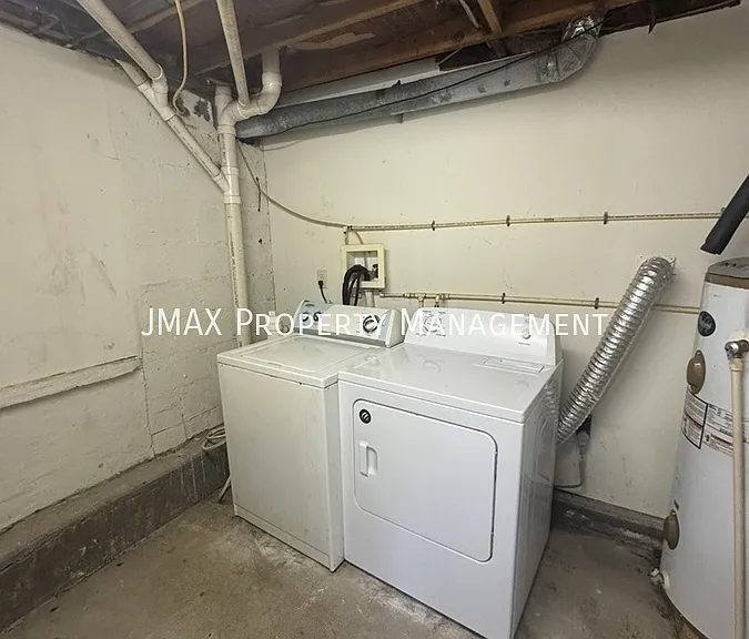 1624 Redwood Rd SE — Photo 10