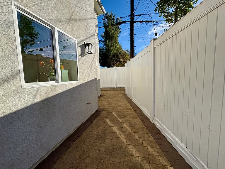 16712 Tuba St — Photo 18
