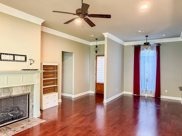 8333 Valencia Ct — Photo 2