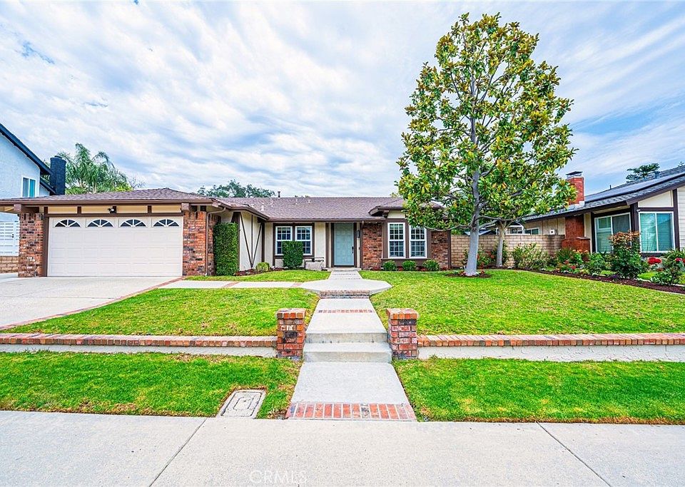 1st image of 5940 Avenida Antigua