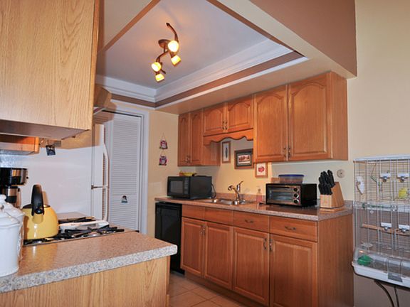 5th image of 185 College Dr Unit D