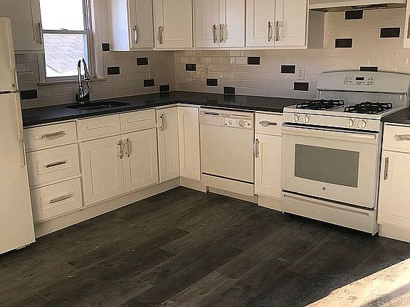 4 Cross - Kitchen
