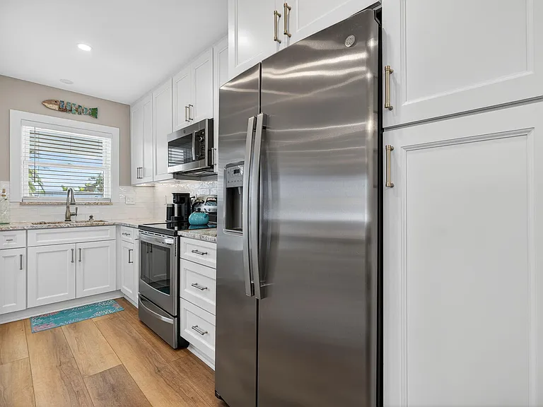 110 Shore Ct #301 — Photo 16