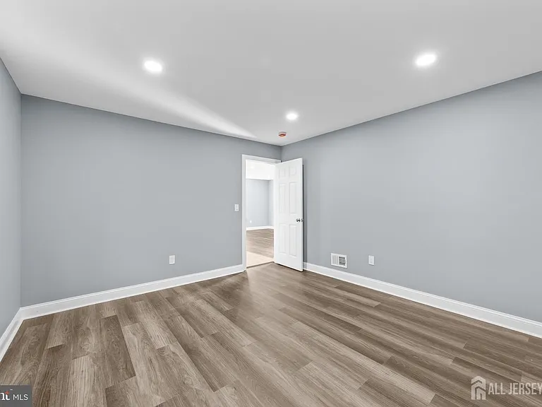 245 William St #C — Photo 11