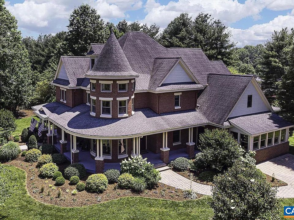 1st image of 10 Stratford Ln