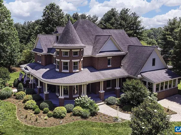 10 Stratford Ln, Lexington, VA 24450
