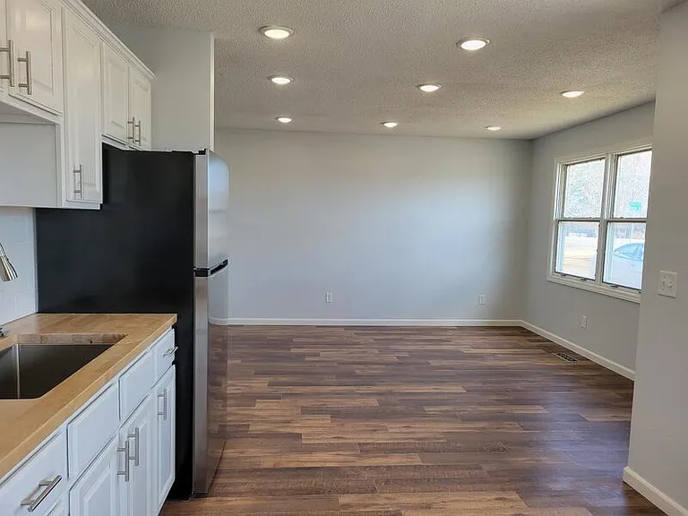 2251 Fairfax Dr — Photo 1