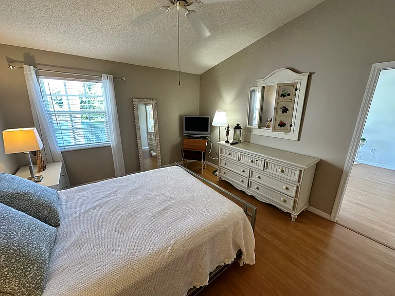 517 Woodstork Cir — Photo 12