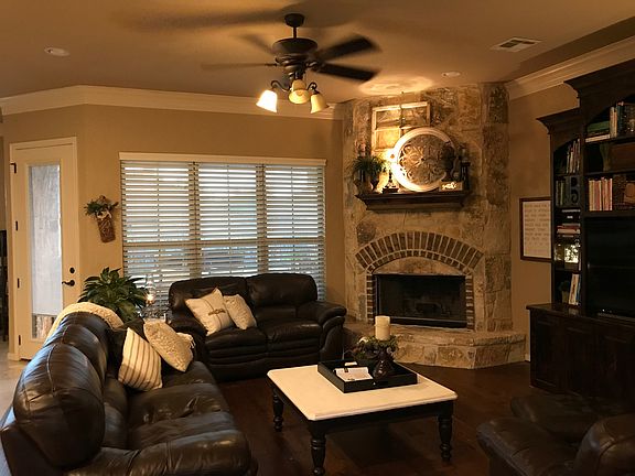 5th image of 100 Saintsbury Cir
