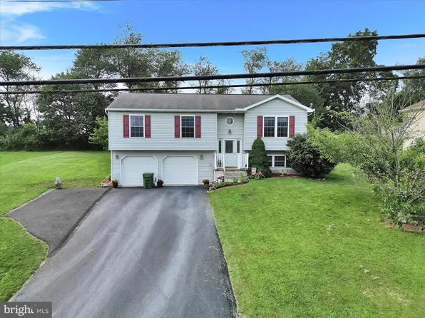 1718 Running Deer Dr, Auburn, PA 17922