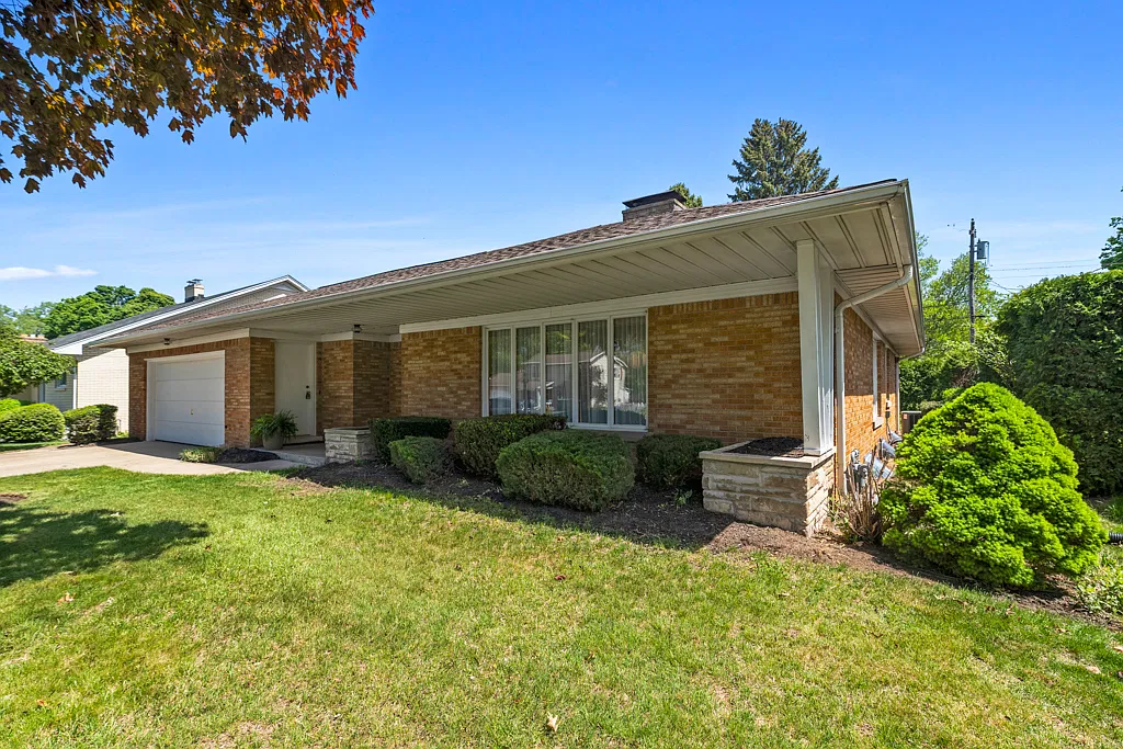 511 Indiana Dr — Photo 4