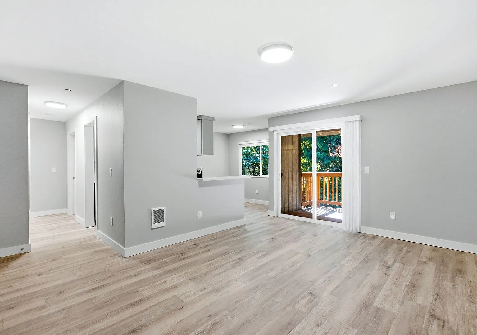 **1 Month Free** With 12 Month Lease Water, Sewer & Garbage Paid! — Photo 3