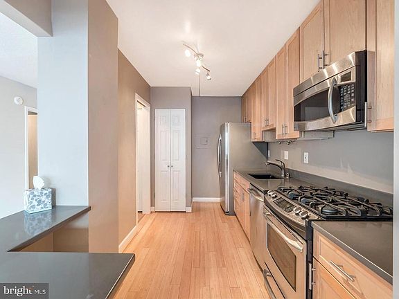 5th image of 4515 Willard Ave APT 2115S