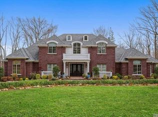 127 Station Rd, Great Neck, NY 11023