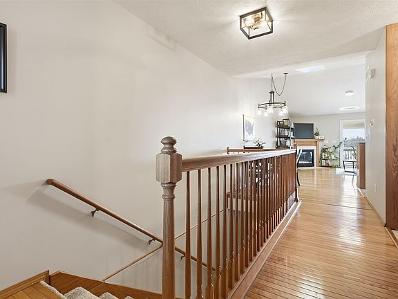 3rd image of 39 Oak Park Rd