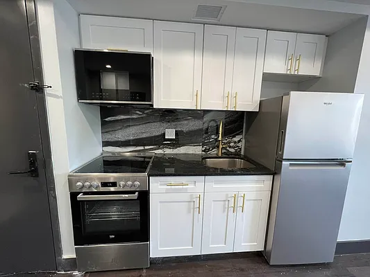 Rented by Delmark Realty LLC | media 7