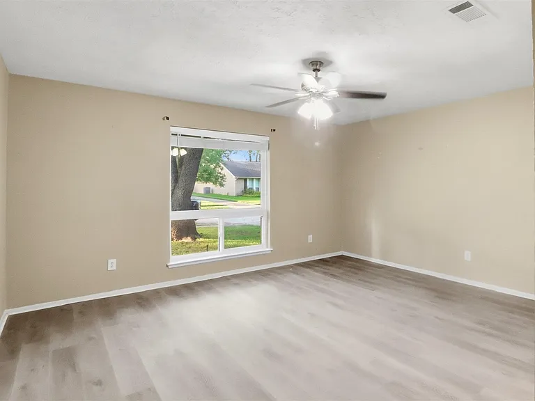 21131 Park Brook Dr — Photo 9