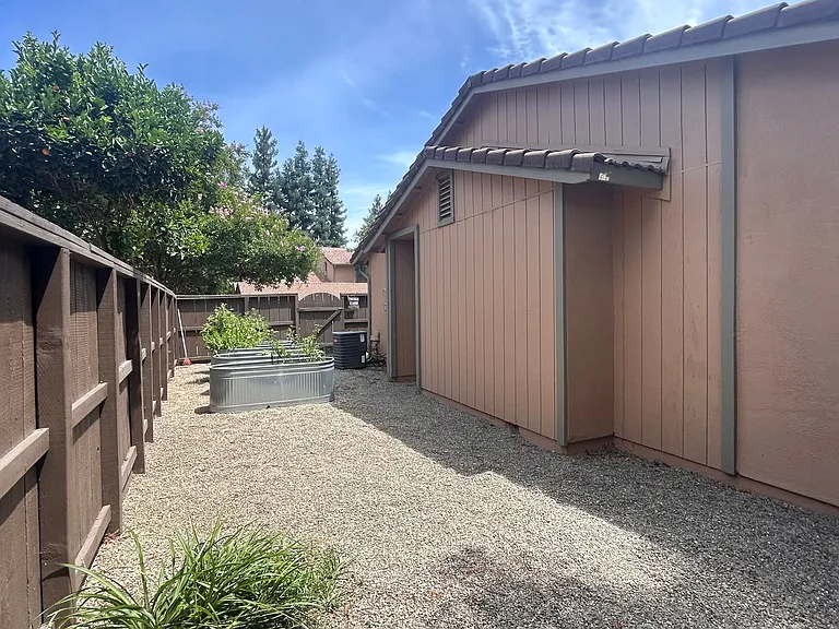 4002 Elmo Loop #D — Photo 14