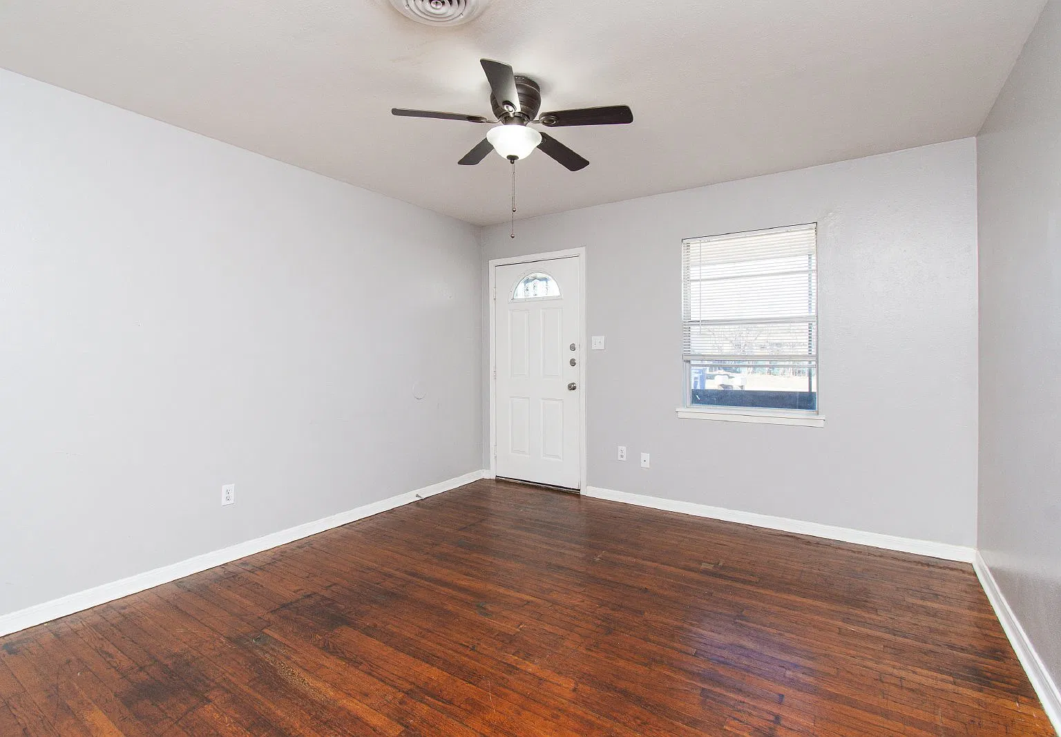 2 bed, 1.0 bath, 740 sqft, $800 — Photo 4