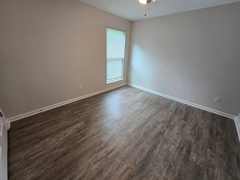1221 Cherry Ln — Photo 7